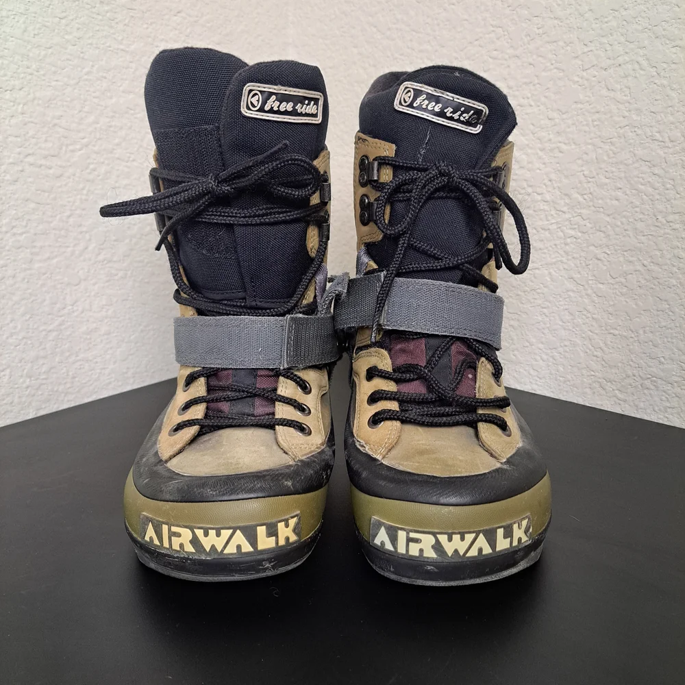 Airwalk Kiddos Unisex Size 5 Freeride Snowboard Boots Alma Kodiak Lace Up - Picture 1 of 9